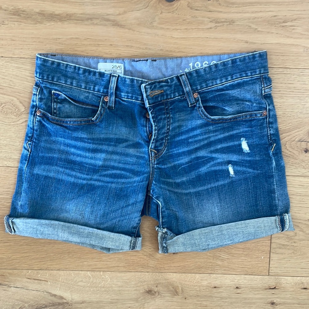 Gap, boyfriend denim shorts, size 28